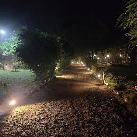 Khawāsa Pench Tiger Trails Resort מראה חיצוני תמונה