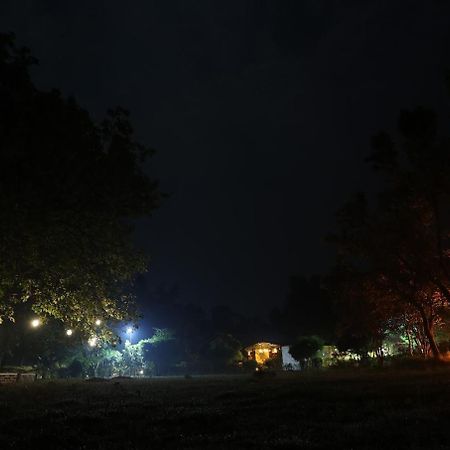 Khawāsa Pench Tiger Trails Resort מראה חיצוני תמונה