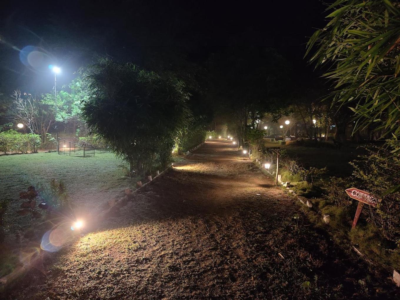 Khawāsa Pench Tiger Trails Resort מראה חיצוני תמונה